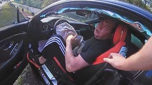 Komik paroduje autonehodu Vince McMahona s odkazy na jeho působení v WWE
