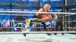 SPOILER: Důvod překvapivě dominantního výkonu Logana Paula v Elimination Chamber zápase
