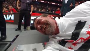 CM Punk dostal pořádnou nakládačku, ale přesto se smál