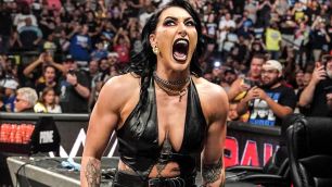 Rhea Ripley má dost kritiky svého vzhledu a vyzvala fanoušky, aby zveřejnili své vlastní fotky
