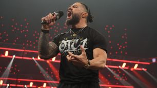 Roman Reigns se ostře pustil do CM Punka po skončení vysílání WWE RAW