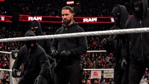 Reakce v zákulisí WWE na segment Setha Rollinse s maskovanými muži v show RAW