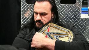 Věděl Drew McIntyre, že může přijít o titul ještě před WrestleManii 42?