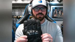 AJ Styles prozradil, jak se dostal k rukavicím Undertakera z jeho posledního zápasu