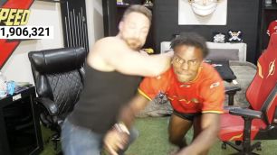 LA Knight napadl IShowSpeeda během livestreamu