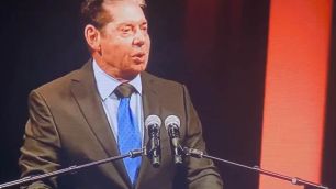 Vince McMahon promluvil na pohřbu Hulka Hogana