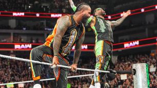WWE upravila nástupovku The Usos ve včerejší show RAW