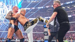 Randy Orton měl z WrestleManie 42 odejít jako nový šampion. Proč se plány změnily?