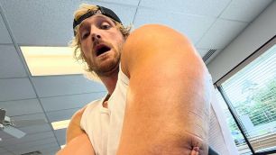 Logan Paul podstoupil operaci natrženého tricepsu. Jak dlouho bude mimo ring?