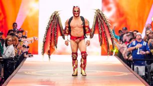 Dragon Lee naznačil svůj blížící se návrat do ringu WWE