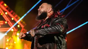 Bronson Reed naznačil, že se brzy vrátí, a poslal varování