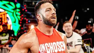 Není to jen o nedůvěře. LA Knight má údajně problémy s vedením WWE