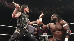 SPOILER: Oba Femi nebo Dominik Mysterio. Kdo se probojoval do finále WWE KOTR?