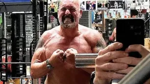 Big Show na sobě tvrdě maká. Po 11 operacích se chce vrátit do ringu (Foto v článku)