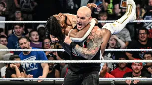 Baron Corbin se vrátil do WWE jako „Nomad“. Fanoušci jsou ale z jeho návratu rozdělení