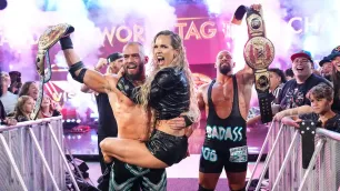 Manžel Maxxine Dupri reagoval na její polibek s Austinem Theorym během WWE RAW