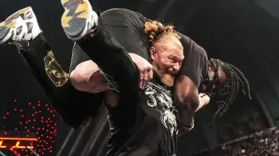 Jak si vedla show WWE RAW na Netflixu s Brockem Lesnarem?
