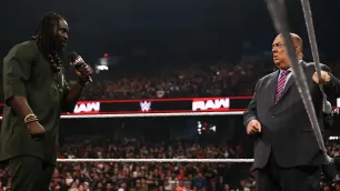 Paul Heyman přejmenoval Hell in a Cell. Před zápasem Lesnara s Obou Femim představil „Brocktagon“