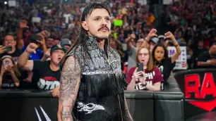 Dominik Mysterio prozradil, proč ve WWE nezápasí bez vesty