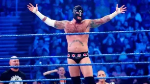 CM Punk naznačil návrat legendární masky Straight Edge Society