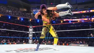 Další zákulisní informace o možném odchodu Bayley z WWE