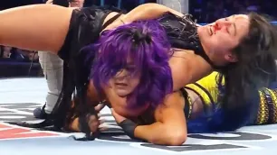 Je Bayley na odchodu z WWE? Brutální útok Lyry Valkyrie rozvířil spekulace
