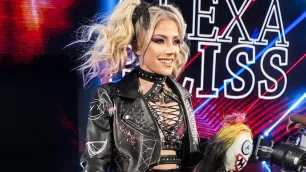 Alexa Bliss vzbudila obavy fanoušků. Na Fanatics Festu se objevila s ortézou na ruce