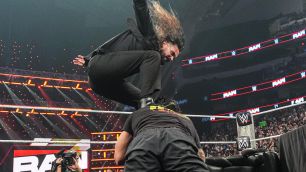 Roman Reigns a Seth Rollins si před SummerSlamem nic nedarovali. RAW uzavřela ostrá slovní i fyzická přestřelka