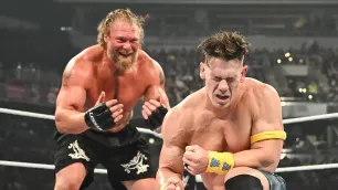 Naznačil John Cena konec kariéry Brocka Lesnara?