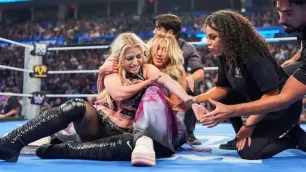 Alexa Bliss ukázala následky brutálního útoku. Jade Cargill poslala výhrůžku i Charlotte Flair