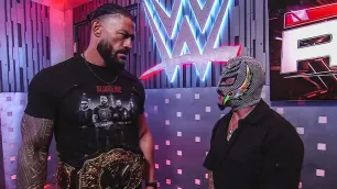 Tajemné setkání po WWE RAW: Co chtěl Rey Mysterio po Romanu Reignsovi?