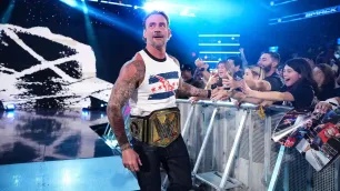 CM Punk překvapil fanoušky na live eventu NXT. Nastoupil v hlavním taháku večera