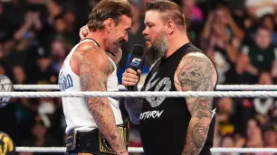 CM Punk a Kevin Owens otevřeli během SmackDownu téměř dvacet let starý spor