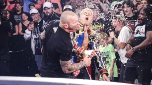 Randy Orton překazil hlavní zápas SmackDownu mezi Codym Rhodesem a Samim Zaynem