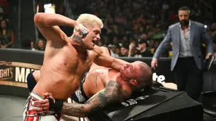 Vince Russo navrhuje stáhnout Codyho Rhodese z TV po příběhu s Randym Ortonem