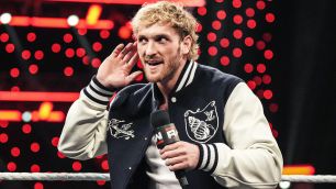 Logan Paul tvrdí, že podepsal s WWE kontrakt na plný úvazek