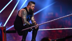 Návrat Kevina Owense do WWE je po operaci krku stále nejistý