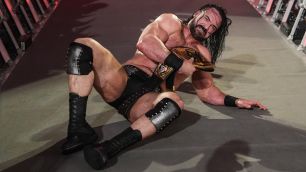 Drew McIntyre prohrál v zápase o Undisputed WWE titul na Live Eventu