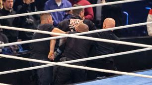 Informace o incidentu s fanouškem během SmackDownu v Berlíně