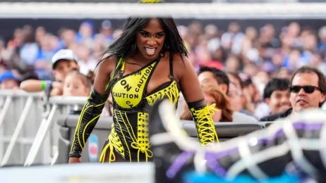WWE se údajně připravuje na návrat Naomi po mateřské pauze