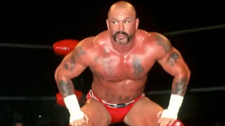 Perry Saturn skončil v nemocnici kvůli zdravotním problémům