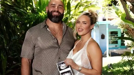 CJ Perry a Rusev čekají první dítě. Po náročné cestě se těší na syna