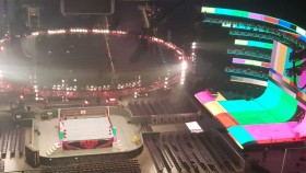 Proč začala WWE používat LCD panely pro své entrance sety?