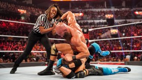 WWE použila tajné pravidlo pro ukončení týmového zápasu v RAW