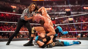 WWE použila tajné pravidlo pro ukončení týmového zápasu v RAW
