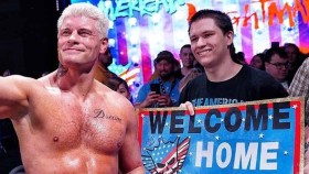 WWE Saturday Night's Main Event: Cody Rhodes v akci, Hlavní tahák s Romanem Reignsem a další
