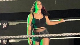 Dcera The Rocka se nečekaně objevila na NXT Live Eventu