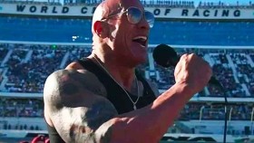 The Rock na závodech NASCAR jako oficiální Grand Marshall