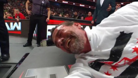 CM Punk dostal pořádnou nakládačku, ale přesto se smál