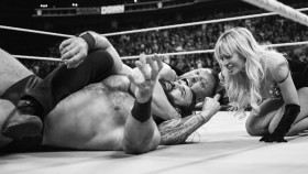 Měla by WWE přestat používat černobílý obraz jako součást gimmicku pro Karriona Krosse?